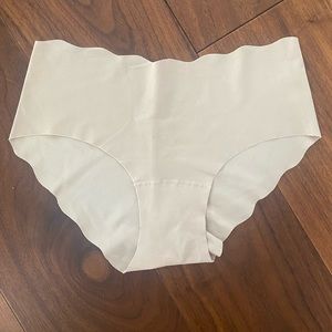 [Victoria’s Secret] NWOT Very Sexy Beige Seamless Hiphugger Panty